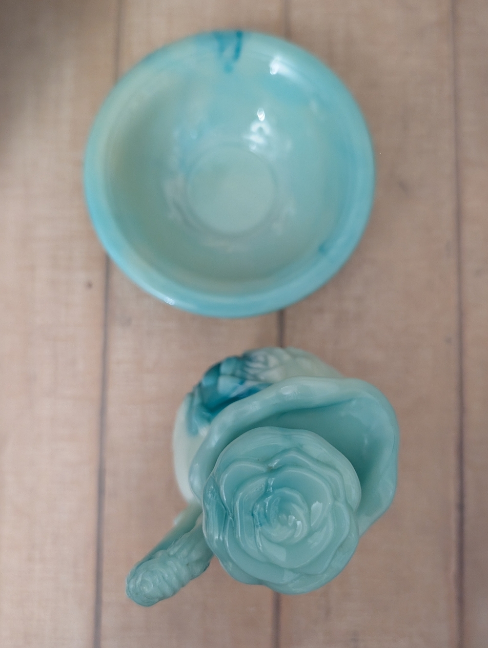 Vintage 70s Avon "Skin-So-Soft" Jadeite Milk Glass Set - Picture 7 of 11